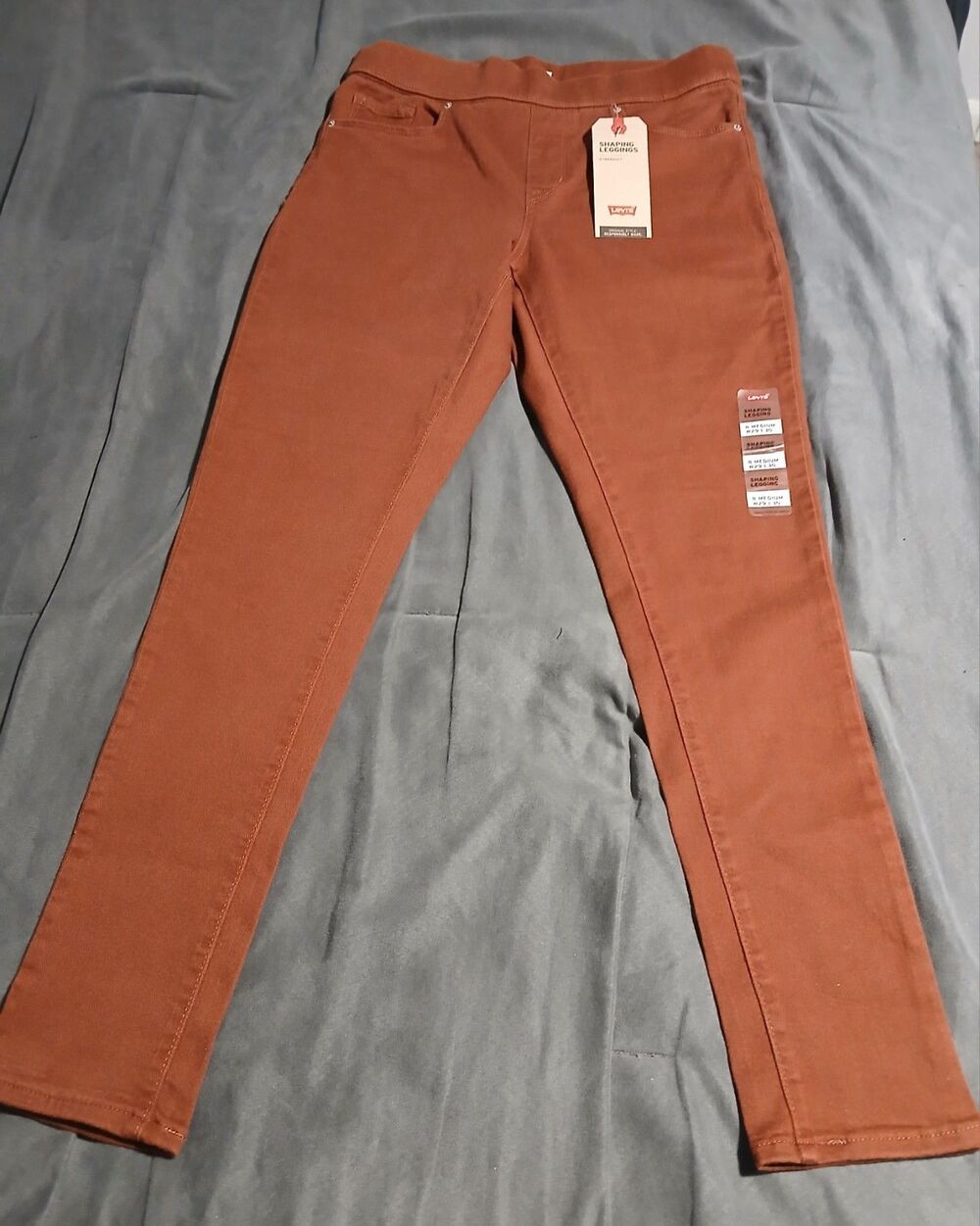 Levis Pull On Shaping Leggings Jeans Womens Cherry Mahogany Brown. Size 8 Medium